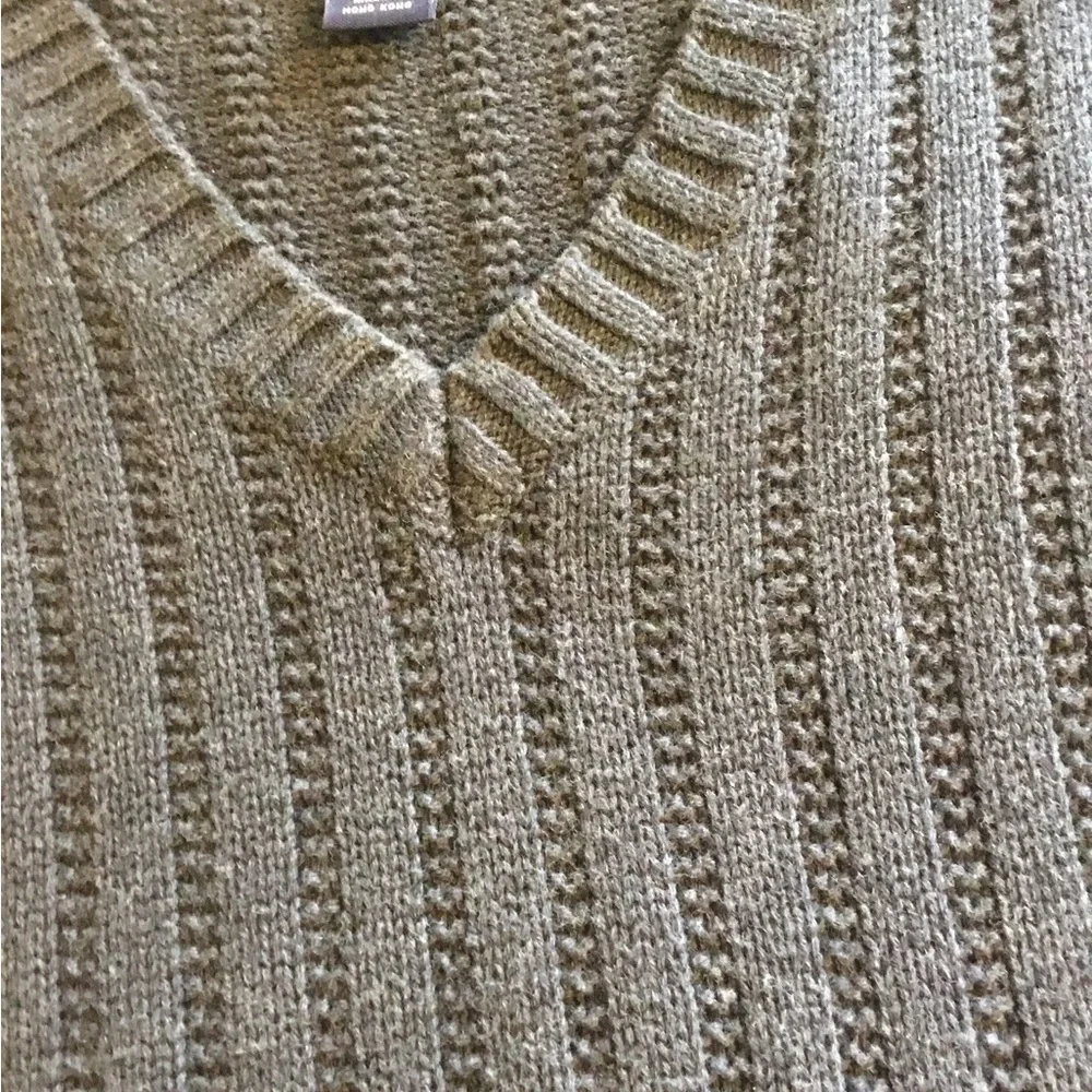 Men’s Lands' End Charcoal Gray VEST Medium sleeveless V-neck pull over